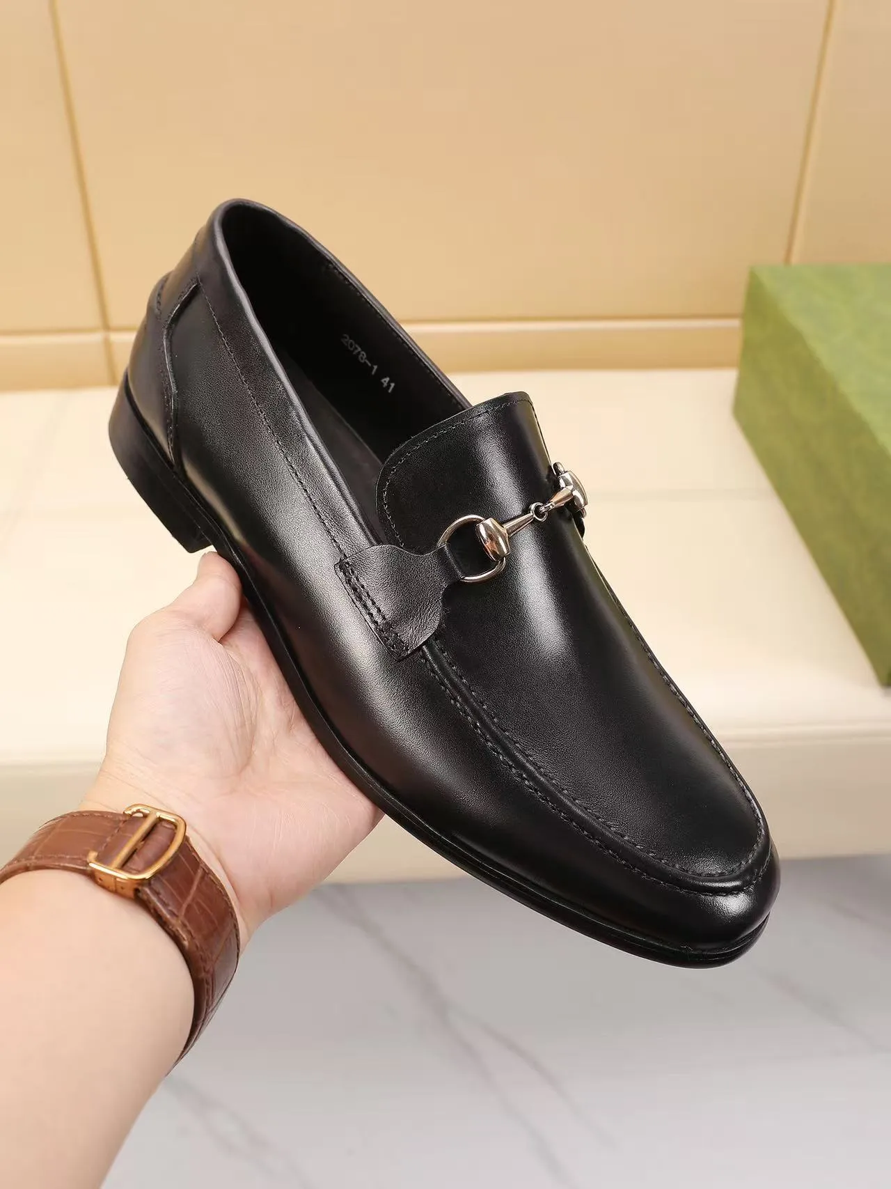 Men's men's shoes 💰440 🆘【GUCCI】Gucci ·🐂里· Hot-selling beanie shoes, top brand luxury, top quality, latest fashion beanie shoes.. The upper is made of original high mercerized smooth cow suede. (Full top-layer water-dyed 🐂 leather and lining). The original stylish and stylish soft rubber wear-resistant and non-slip outsole is light and comfortable on the foot, available in 2 colors! Matching code: 39-45 (38.46. Customized)